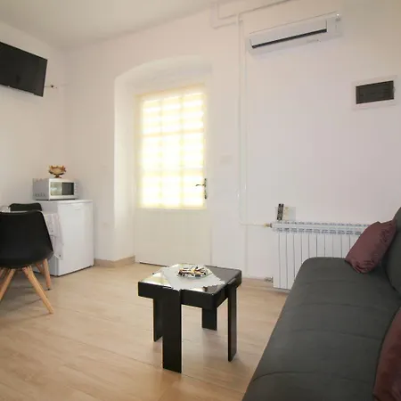 Hundefreundliches Im Zentrum Von Und Nur 400 Meter Zum