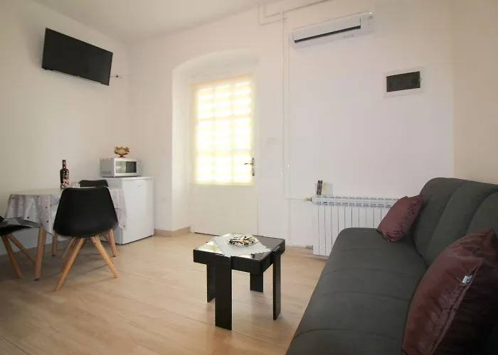 Hundefreundliches Im Zentrum Von Und Nur 400 Meter Zum